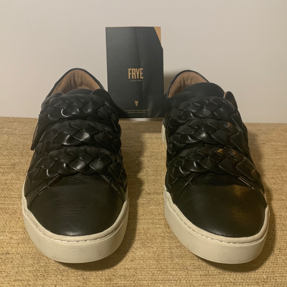 Frye black leather braid strap women’s shoes 👟 - Gently used- size 91/2